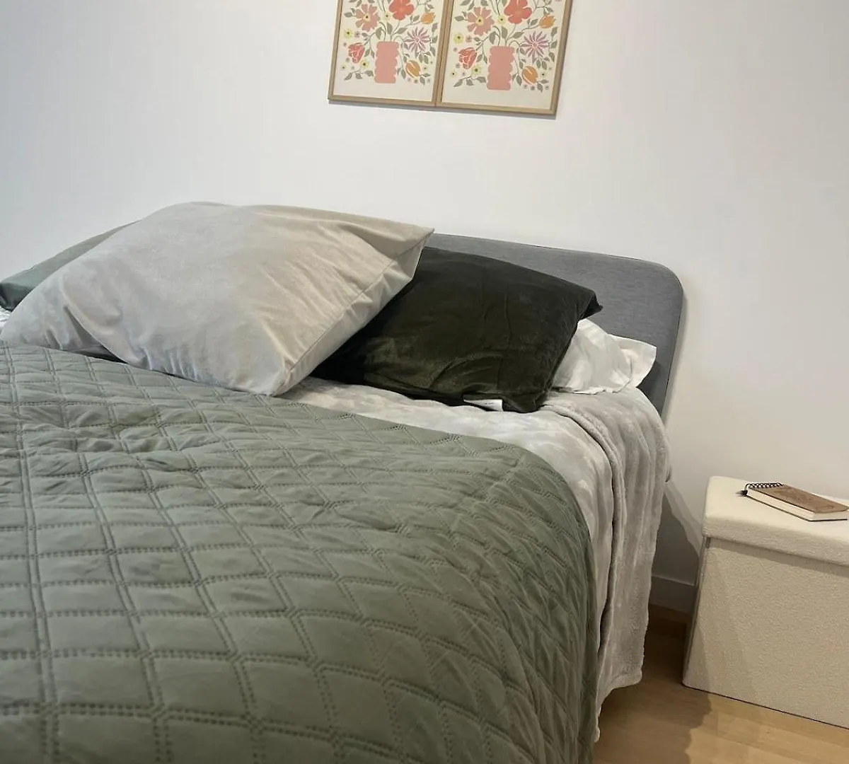 Seemingly Spacious Modern & Bright Chic Paris 0*,